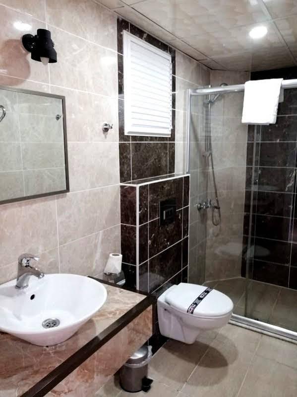 Voswos Garage Coffee Otel 3*