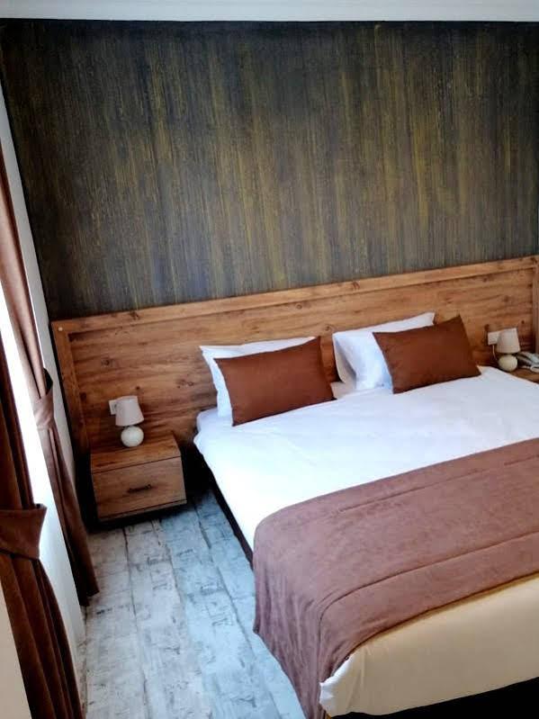 Voswos Garage Coffee Otel 3*